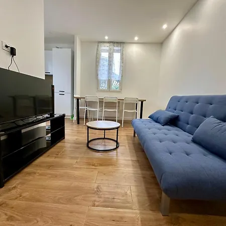 2 Bedrooms Entierement Renove - 200m De La *