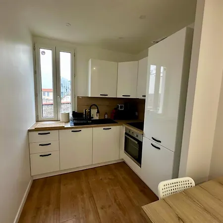 2 Bedrooms Entierement Renove - 200m De La Appartamento *