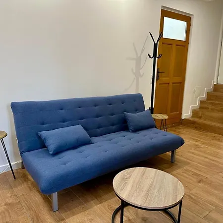 Appartamento 2 Bedrooms Entierement Renove - 200m De La *
