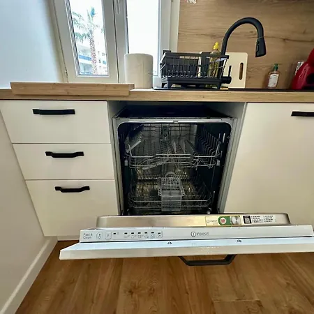 Lägenhet 2 Bedrooms Entierement Renove - 200m De La Cannes